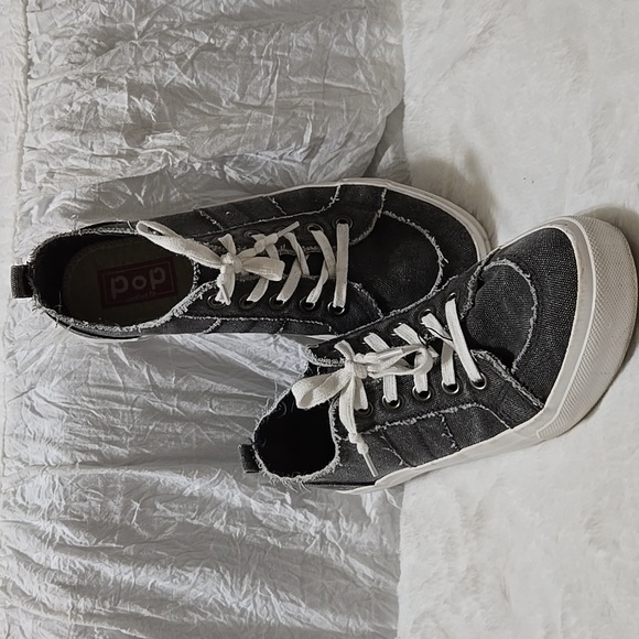 Sneakers - Picture 6 of 6